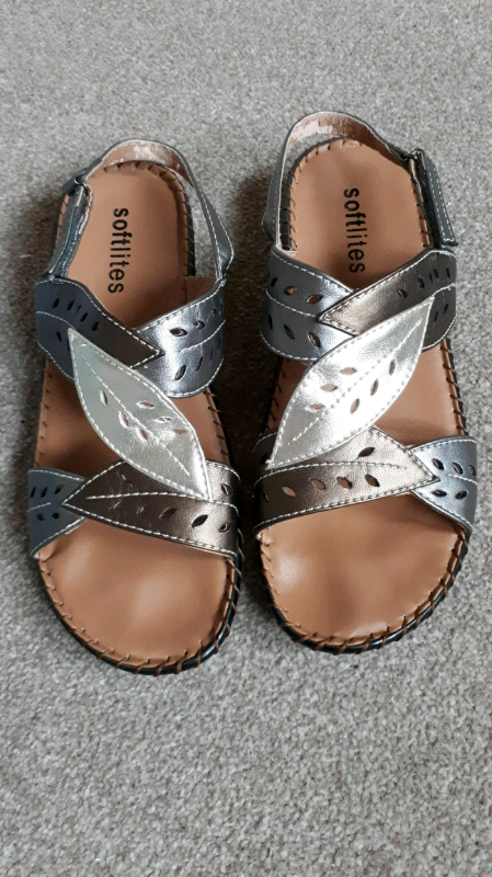 softlites flip flops